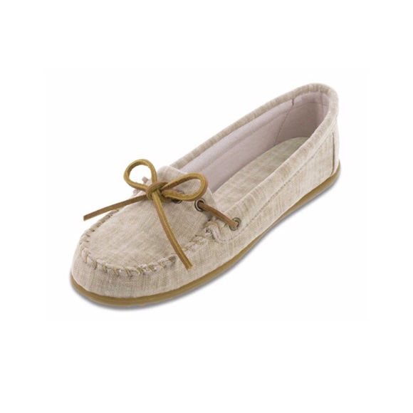 Minnetonka Shoes - Limited Edition Minnetonka Canvas Mocasín 9
